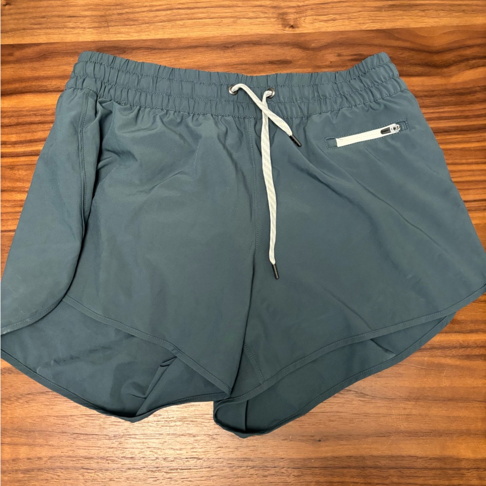 Vuori Shorts